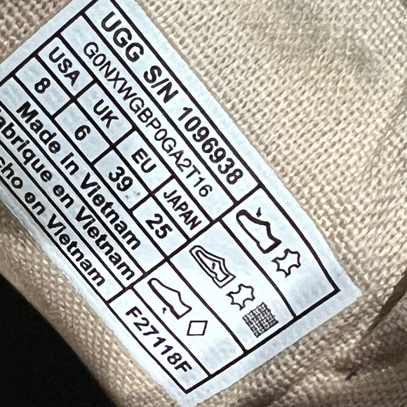 UGG Cahlvan Black Suede Slip-On Sneakers with Sherpa Detail Women’s size 8 - Picture 8 of 8